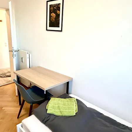 아파트 Perfekt Fuer Monteure - 5 Einzelbetten